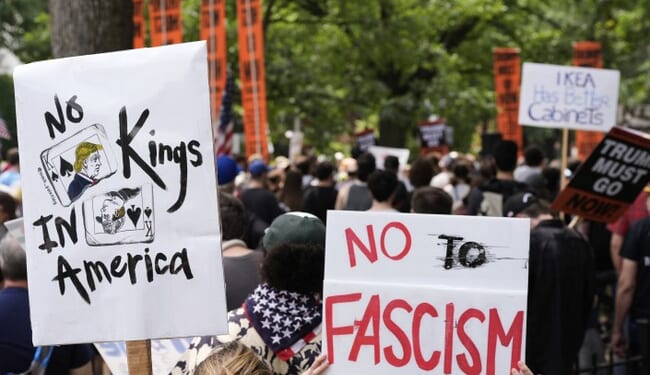 Dem Chris Murphy Pushes ‘No Kings’ Protest Rallies After Trump’s Non-Authoritarian Gaza Ceasefire Victory – Twitchy