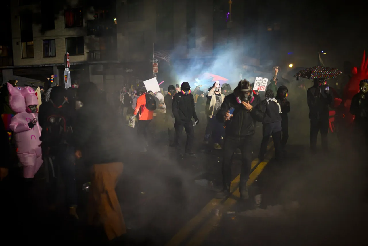 PORTLAND, OREGON - OCTOBER 18: Anti-I.C.E. protesters clash with federal agents at the U.S. Immigration and Customs Enforcement building on October 18, 2025 in Portland, Oregon. Organizers expect millions to participate in cities and towns across the nation for the second 