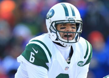 Former NFL QB F'd Around with The Wrong Old Man, Found Out with a Few Stab Wounds [WATCH]