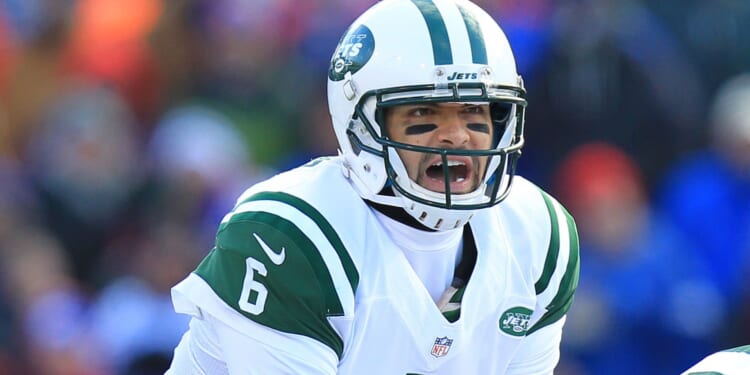 Former NFL QB F'd Around with The Wrong Old Man, Found Out with a Few Stab Wounds [WATCH]