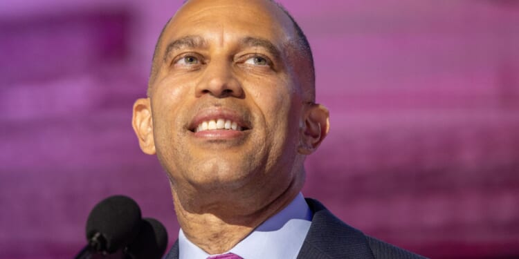 Hakeem Jeffries Pressures Illinois Democrats to Redraw Congressional Map Amid Party Pushback [WATCH]