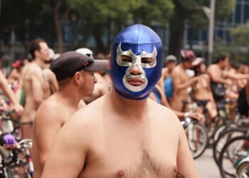 Hundreds Get Naked to Protest National Guard with 'Emergency' Bike Ride in Portland [WATCH]