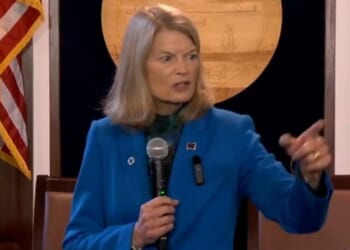 In least shocking news of the week, Murkowski defends Comey