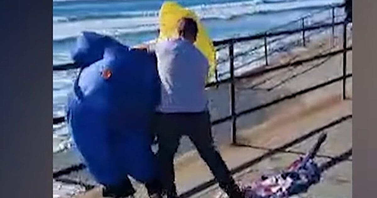 Inflatable Trump violently assaulted on camera at blue-state rally, suspect tells judge he’s the victim