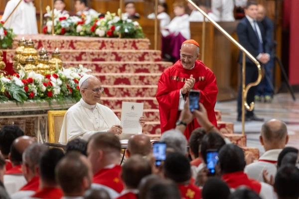 Pope Leo XIV presents his signature on a new document — to be published Oct. 28, 2025 on the occasion of the 60th anniversary of the conciliar declaration Gravissimum Educationis — at a Mass on Oct. 27, 2025, marking both the start of the academic year at Rome’s pontifical universities and the opening day of the Jubilee of the World of Education. Credit: Daniel Ibáñez/CNA