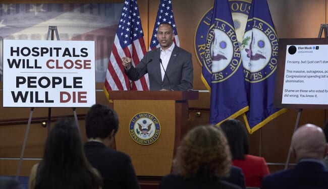 Republicans Call Democrats' Bluff By Moving to Pay Federal Employees and Hakeem Jeffries Flips OUT -Watch – Twitchy