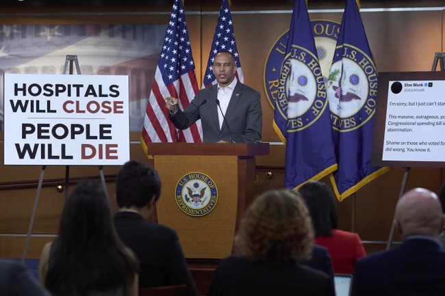 Republicans Call Democrats' Bluff By Moving to Pay Federal Employees and Hakeem Jeffries Flips OUT -Watch – Twitchy