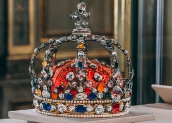 Thieves Steal Priceless Crown Jewels in 7-Minute Louvre Heist [WATCH]