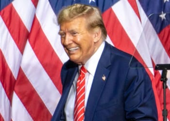 Trump Schools Politico Reporter Mid-Flight After Getting Clean Bill of Health