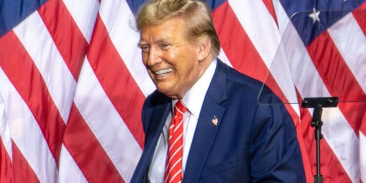 Trump Schools Politico Reporter Mid-Flight After Getting Clean Bill of Health