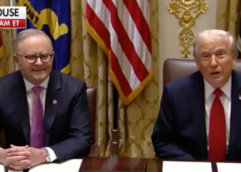 ‘400 Years Old’: Trump Scolds Cameraman Over Priceless White House Decor