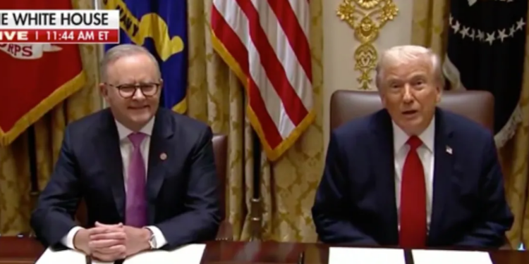 ‘400 Years Old’: Trump Scolds Cameraman Over Priceless White House Decor