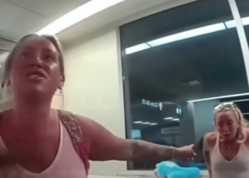 ‘Drunken’ sisters booted off flight don’t take it so well and now it’s on video forever