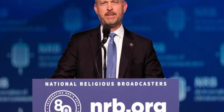 Heritage President Kevin Roberts hit with conservative backlash for defense of Tucker Carlson