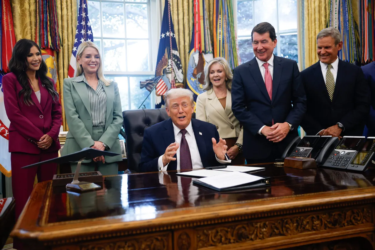 U.S. President Donald Trump delivers remarks before signing a Presidential Memorandum in the Oval Office on September 15, 2025 in Washington, DC. Trump signed a memorandum that will send members of the National Guard and federal law enforcement agencies to Memphis, Tennessee in an effort to decrease crime in the city. Also pictured from left to right are Secretary of Homeland Security Kristi Noem, Attorney General Pam Bondi, Sen. Marsha Blackburn (R-TN), Sen. Bill Hagerty (R-TN) and Tennessee Gov. Bill Lee (R-TN). (Photo by Kevin Dietsch/Getty Images)