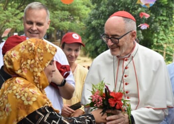 Cardinal Michael Czerny brings hope to Bangladesh’s displaced Catholics and Rohingya refugees