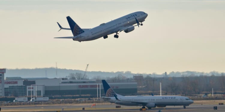 FAA Reductions Lead to 1,500 Flight Cancellations at U.S. Airports Across the Country