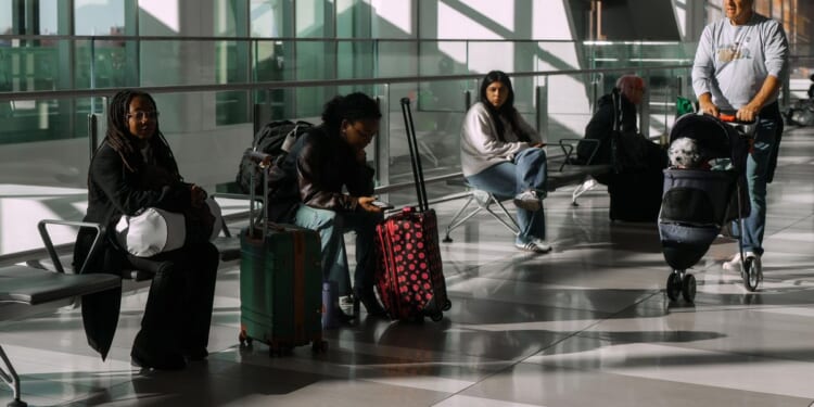 Flight gridlock slows Republicans aiming to reopen government