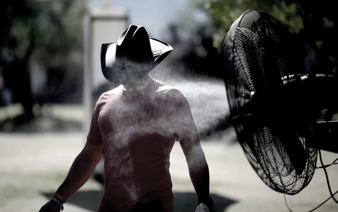 INDIO, CA - APRIL 29: (EDITORS NOTE: This image was desaturated.) Festivalgoers walk through water misters during day 2 of 2017 Stagecoach California's Country Music Festival at the Empire Polo Club on April 29, 2017 in Indio, California. (Photo by David McNew/Getty Images for Stagecoach)