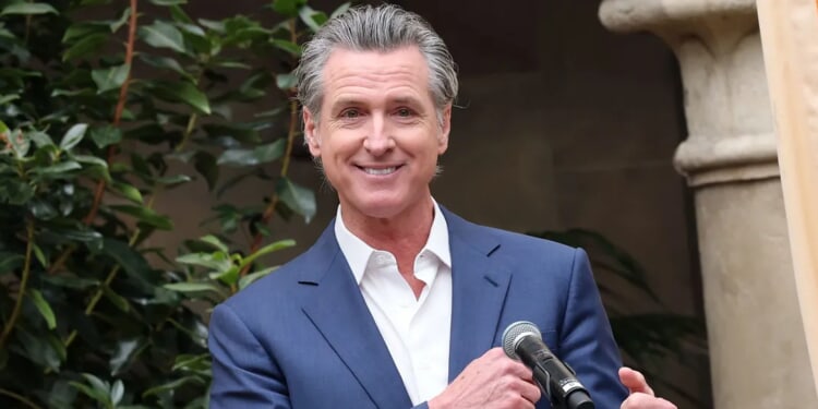 California Unlawfully Issued 17,000 Licenses To Migrant Truck Drivers, Feds Say