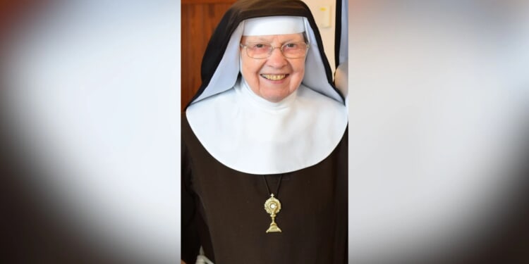 Sister Mary Michael, last of Mother Angelica’s founding nuns, dies at 94