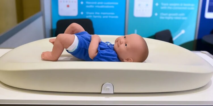 Parenting Experts Want You To Use Words Like ‘Vulva’ And ‘Anus’ With Your Infant