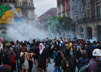 Over 100 Police Injured as Protesters Attack National Palace [WATCH]