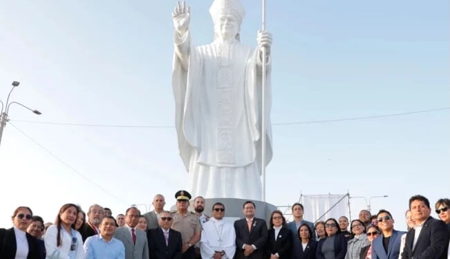 Imposing statue of Pope Leo XIV unveiled and blessed in Chiclayo, Peru