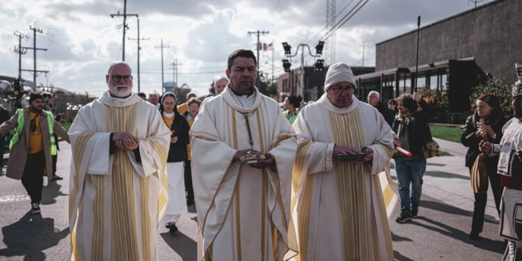 Federal officials encourage clergy to ‘reach out’ on pastoral care for detainees
