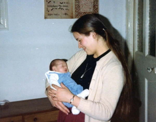 Ruth Pakaluk and one of her little ones. Credit: Photo courtesy of the Pakaluk family