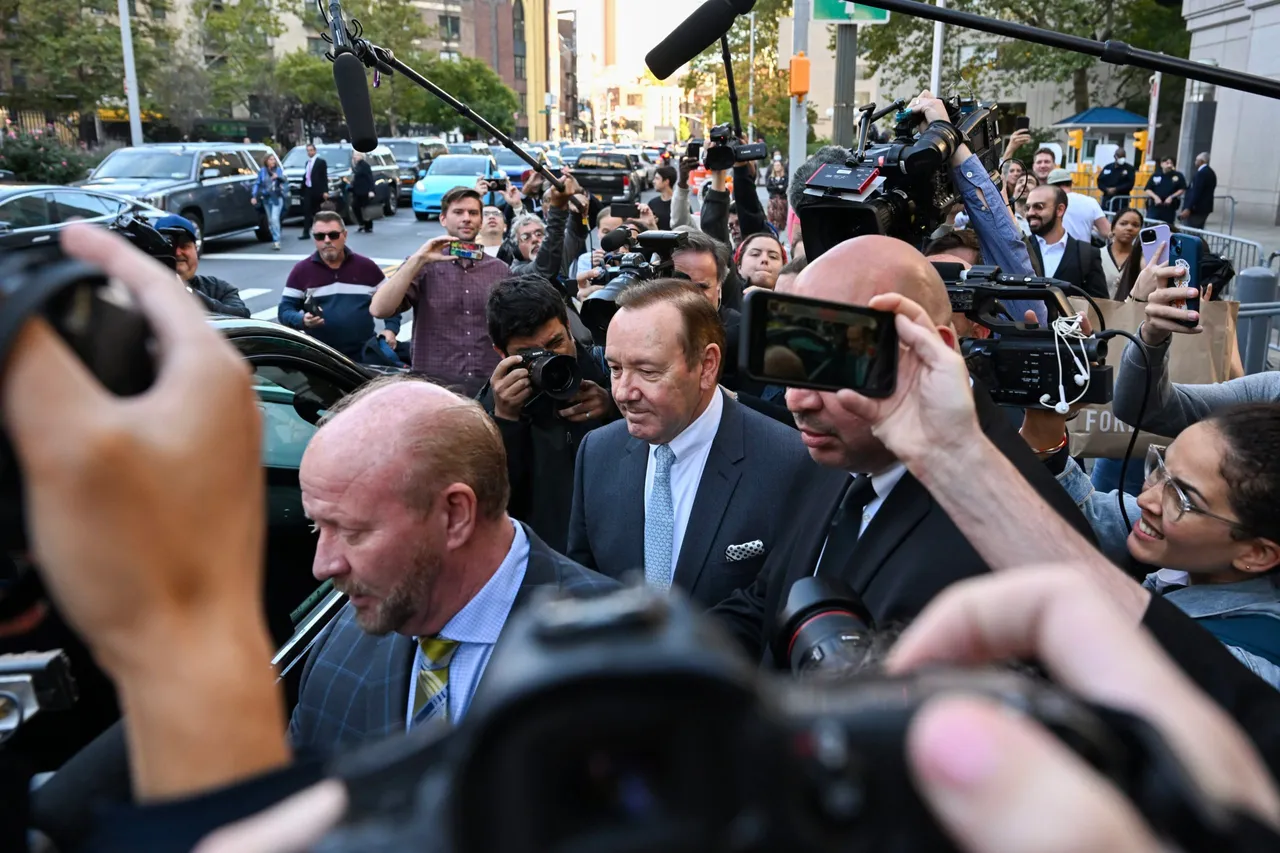 NEW YORK, NEW YORK - OCTOBER 06: Actor Kevin Spacey is surrounded by members of the media and fans as he leaves the US District Courthouse on October 06, 2022 in New York City. Spacey’s trial began today with jury selection after allegations of alleged sexual misconduct surfaced in 2017 by actor Anthony Rapp. (Photo by Alexi J. Rosenfeld/Getty Images)