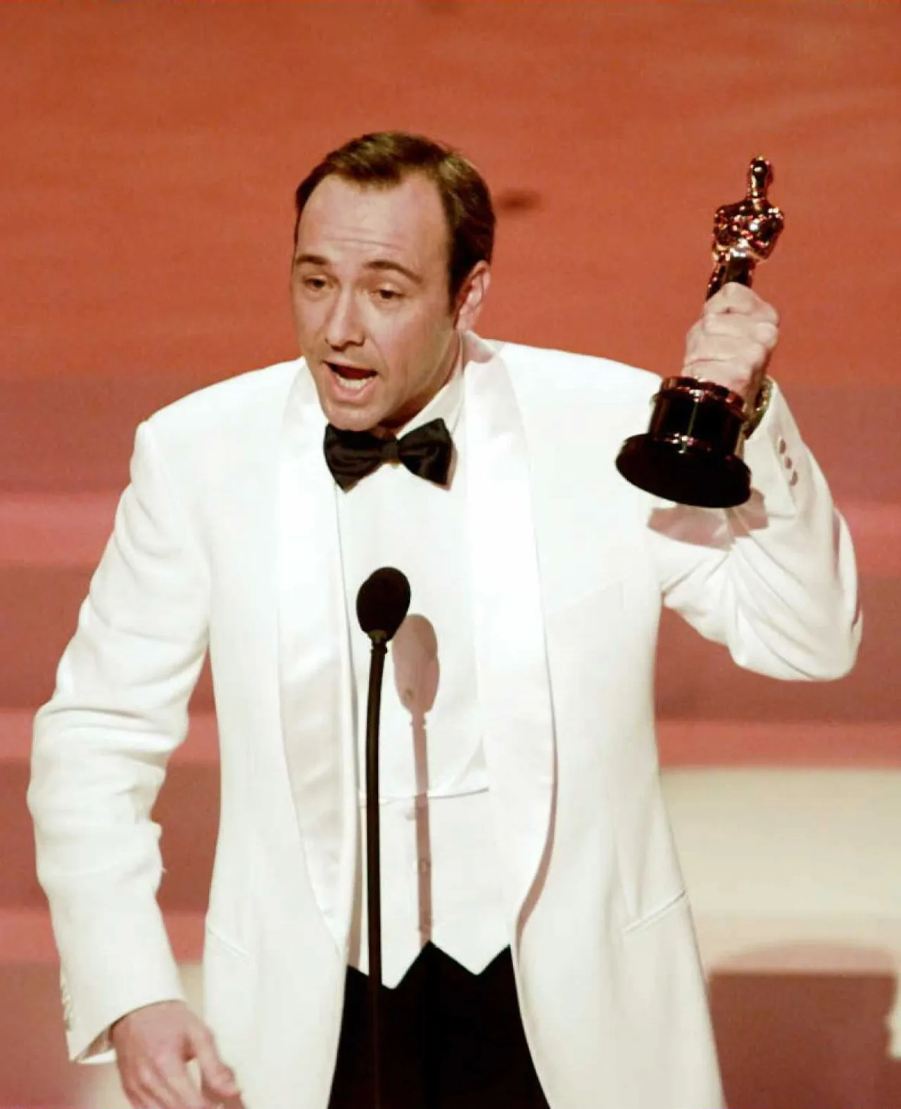 LOS ANGELES, CA - MARCH 25: Kevin Spacey holds up his Oscar after winning Best Supporting Actor for his role in 