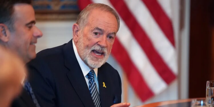 Mike Huckabee Held ‘Friendly’ Embassy Meeting With Convicted Israeli Spy Jonathan Pollard