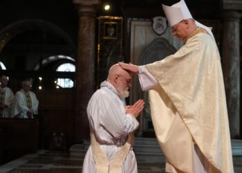 One-third of recent Catholic priests in England are Anglican converts, according to new report