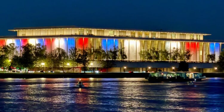 Lib Columnist Melts Down Hearing National Anthem In Nation’s Capital