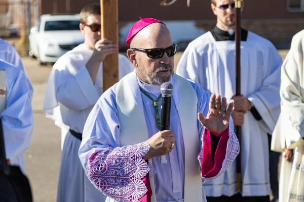 Archbishop Samuel Aquila of Denver leads hundreds in the Stations of the Cross outside an ICE detention center in Aurora, Colorado, on Nov. 22, 2025. Credit: André Escaleira Jr./Denver Catholic