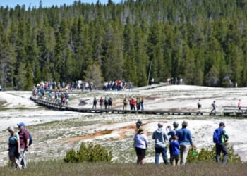 Higher fees for foreigners visiting U.S. national parks stokes tourism concerns