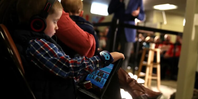 ‘No Critical Thinking’: Parents Sound Alarm As Tech Begins To ‘Replace The Teacher’