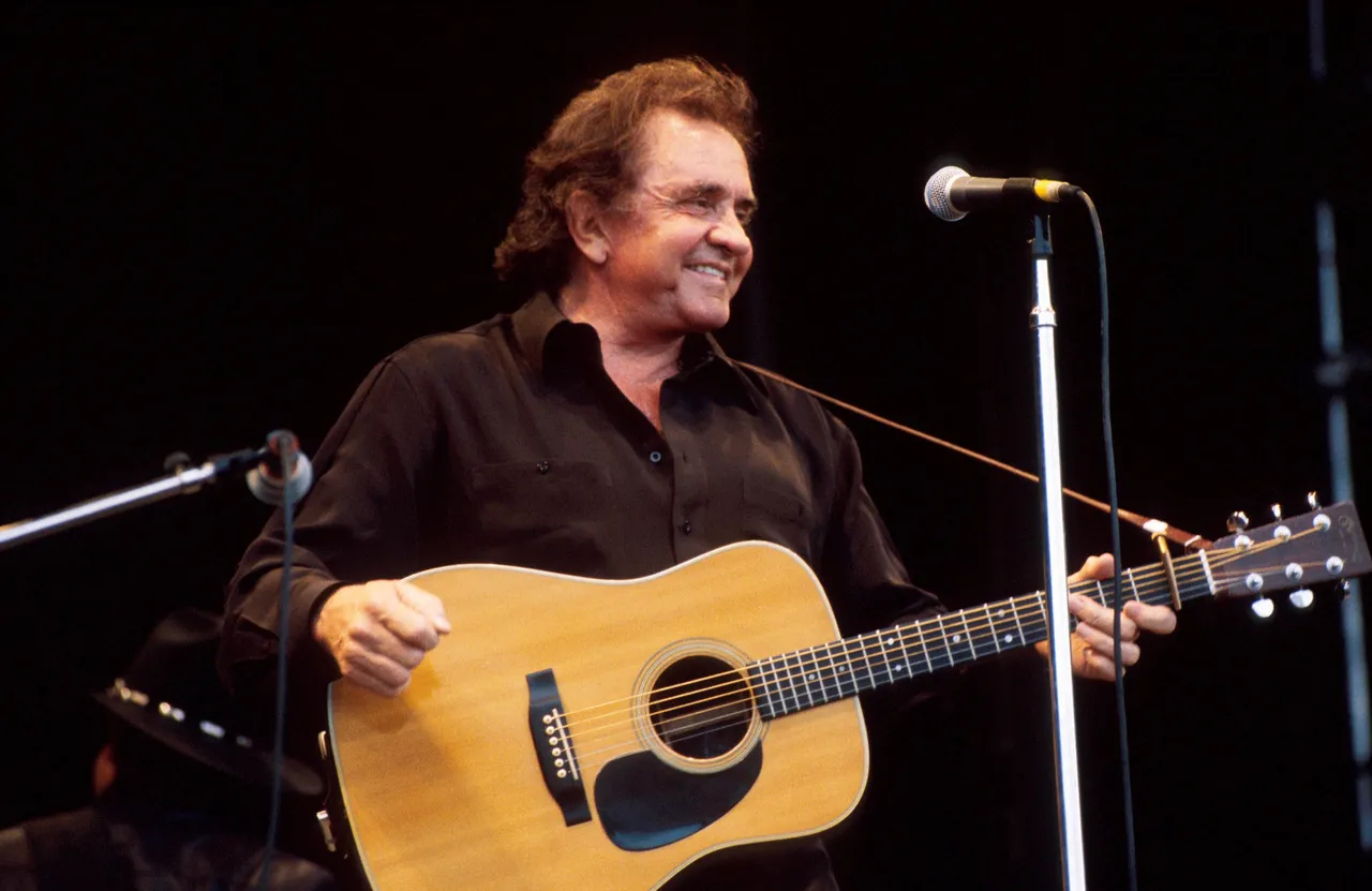 Johnny Cash performs on stage at Glastonbury Festival, June 1994. (Photo by Michael Putland/Getty Images)