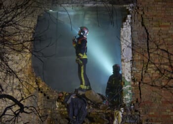 Russian attacks kill 3 as efforts to end the war in Ukraine pick up momentum