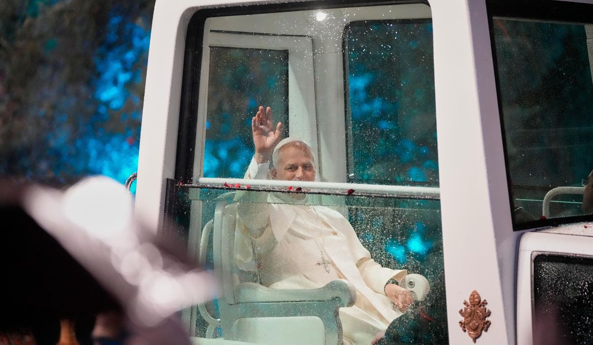 Pope calls on Lebanese leaders to be true peacemakers as he seeks to bring message of hope