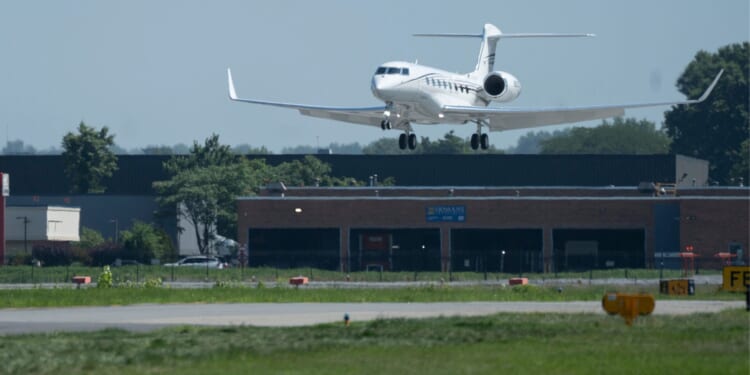 Alaska Airlines Pilot Who Attempted Engine Shutdown While High on Shrooms Granted No Extra Jail Time [WATCH]