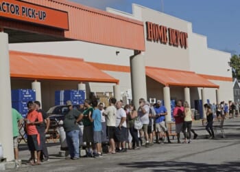 Anti-ICE Protesters Clog Home Depot by Buying and Returning Putty Knives Over and Over – Twitchy