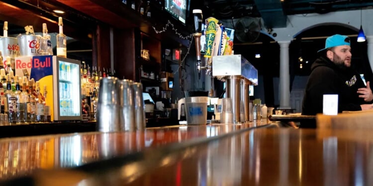 Bar Offers Free Beer To Anyone Who Helps ICE Deport An Illegal Immigrant