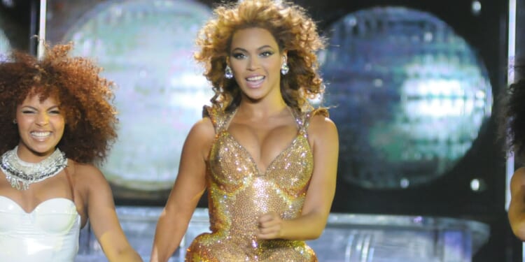 Beyoncé Shows Off Her Ample Assets in Leather Outfit for the F1 Las Vegas Grand Prix [WATCH]