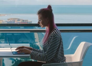 Bleisure and Workcations: Redefining the Modern Employment Market