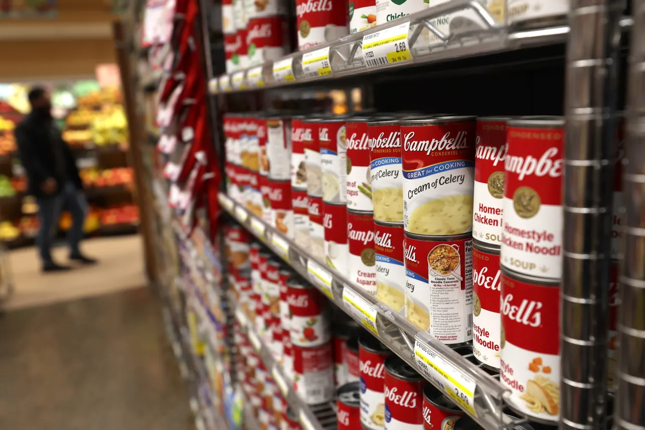 SAN RAFAEL, CALIFORNIA - DECEMBER 08: Cans of Campbell's Soup are displayed on a shelf at Scotty's Market on December 08, 2021 in San Rafael, California. Campbell Soup Company reported better-than-expected first quarter earnings with revenues of $2.24 billion compared $2.34 billion one year ago. (Photo by Justin Sullivan/Getty Images)