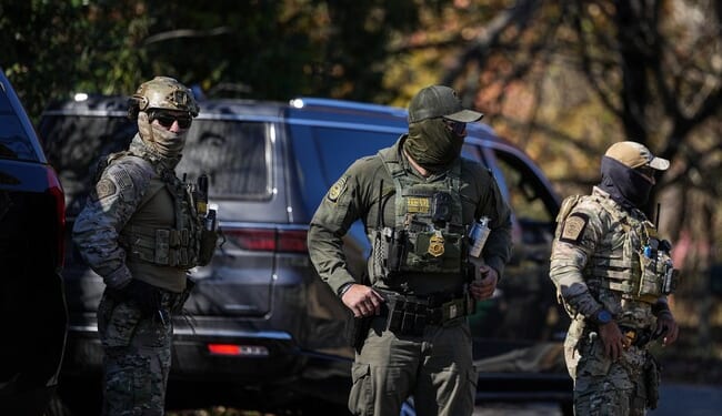 Charlotte Observer Advises Readers What to Do If Border Control Comes to Their Workplace – Twitchy