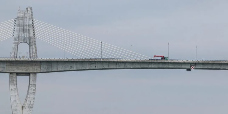 China’s Hongqi Bridge Just Collapsed Into River Months After Opening