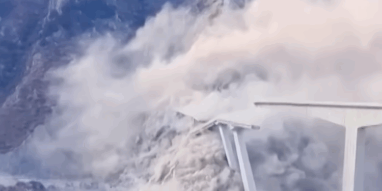 China’s New Hongqi Bridge Collapses — Could California’s Chinese Bridge Be Far Behind? | The American Spectator